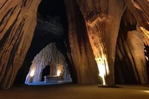 Cango Caves and Oudtshoorn